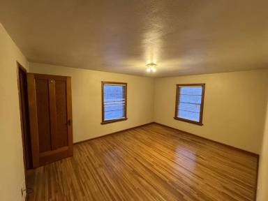 Main picture of 617 W 5th St