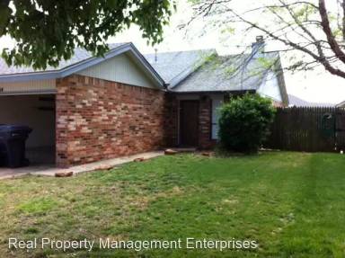 Main picture of 8012 NW 80th St