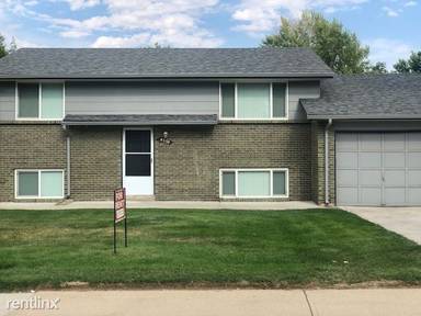 Main picture of 4570 Hoyt St