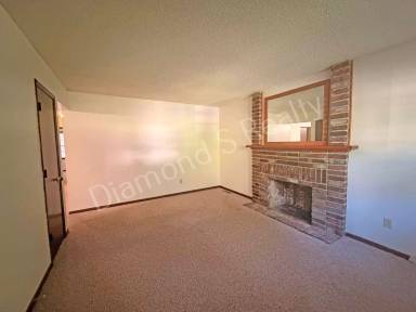 Main picture of 2750 N Howard Ave