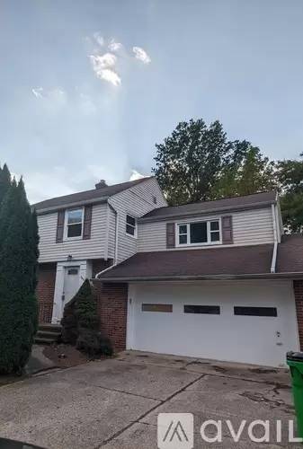 Main picture of 240 E 271st St