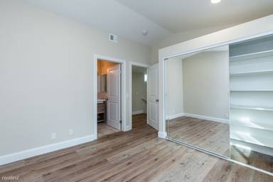Main picture of 6137 Rhodes Ave