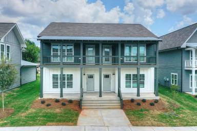 Main picture of 137 Berlin St