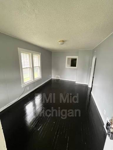 Main picture of 647 Monroe St