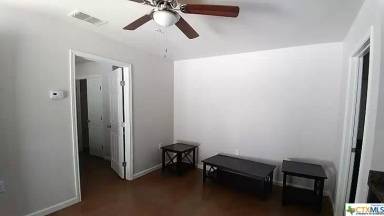 Main picture of 1037 W Court St