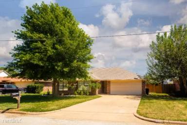 Main picture of 1409 Spanish Oak Dr