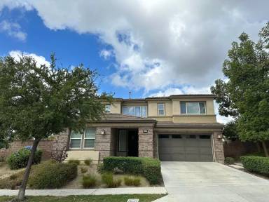Main picture of 3270 E Phillips