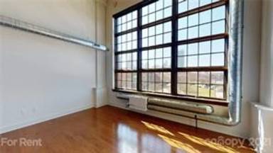 Main picture of 715 N Graham St
