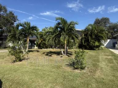 Main picture of 650 Jacaranda St