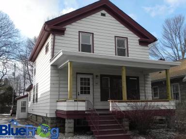 Main picture of 132 S Jackson St