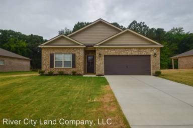 Main picture of 400 Lilly Dr