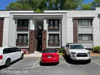 Main picture of Carlyle Heights Condominiums