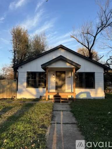 Main picture of 103 S 35th St