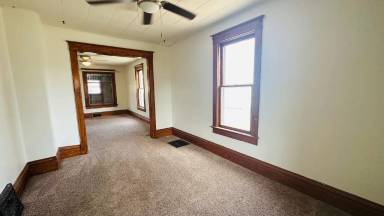 Main picture of 816 3rd Ave NE