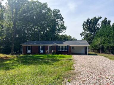 Main picture of 706 Lakedale Rd