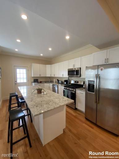 Main picture of 431 Faneuil St