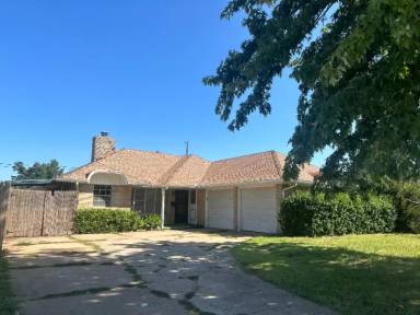 Main picture of 1105 NW 104th Ter