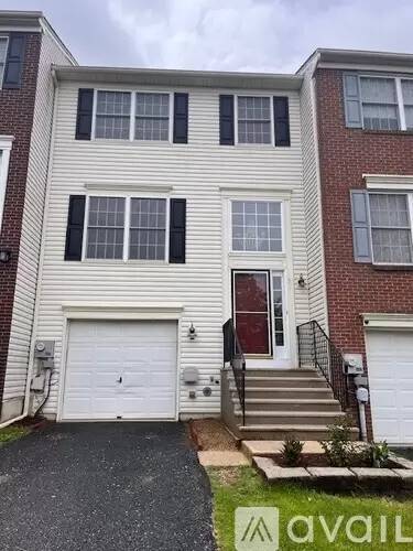 Main picture of 305 S Oak St
