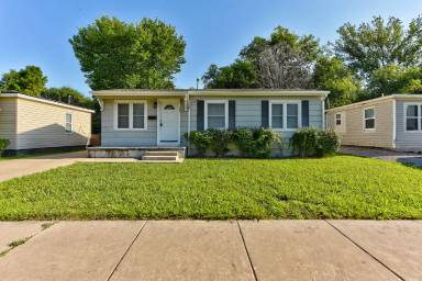 Main picture of 1227 Iowa St