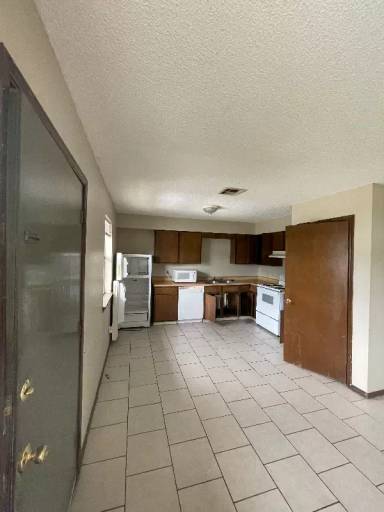 Main picture of 222 N Hoke St