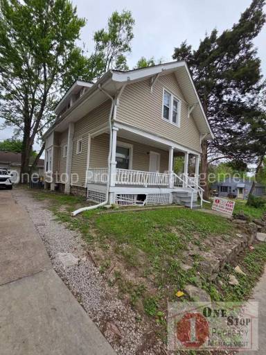 Main picture of 5901 Lexington Ave