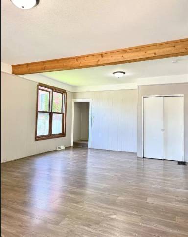Main picture of 2154 Kleine St