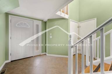 Main picture of 9806 Garrison Ct