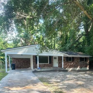 Main picture of 2466 Madrid Dr S