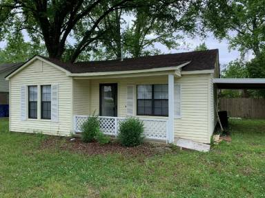 Main picture of 705 W Center St