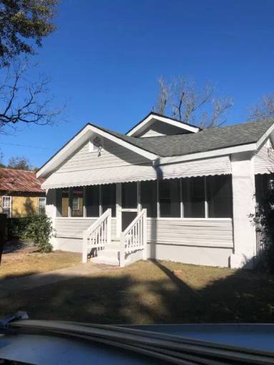 Main picture of 319 Railroad St