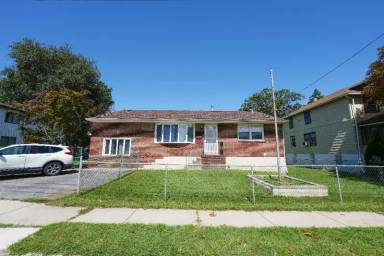 Main picture of 429 N Governor Printz Blvd