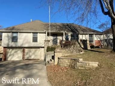 Main picture of 10002 NW 67th St