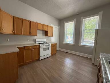 Main picture of 2500 N Fratney St