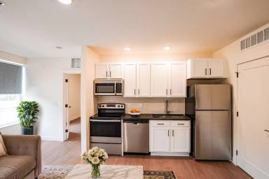 Main picture of 476 Taylor Ave