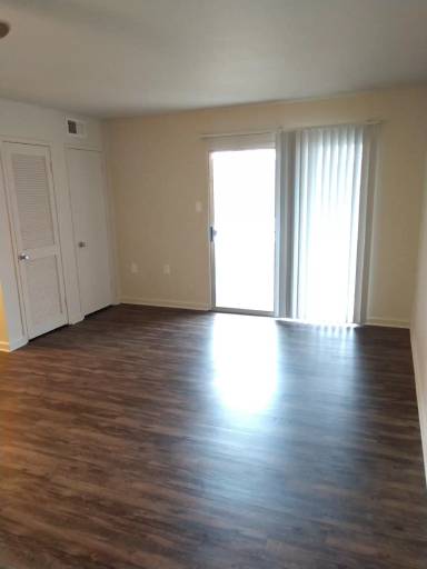 Main picture of 231 Chalmers Court 2D