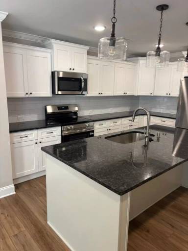 Main picture of 280 Young Ln