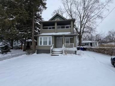 Main picture of 2841 E 127th St