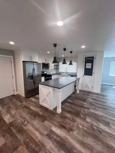 Main picture of 8120 Hague Way
