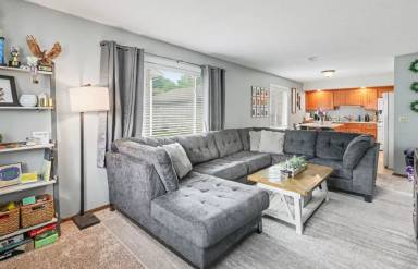 Main picture of 70 Brook Cir