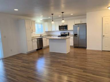 Main picture of 1625 10th Ave E