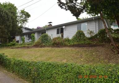 Main picture of 215 SW 3rd St