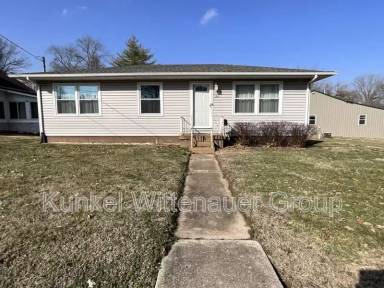 Main picture of 221 Gilbert St