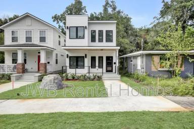 Main picture of 218 E 2nd St
