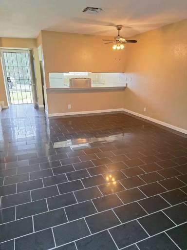 Main picture of 3215 United Dr