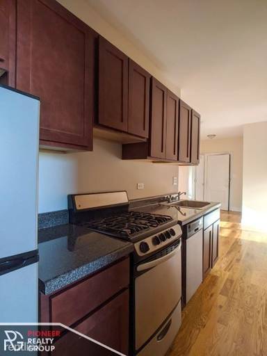 Main picture of 947-57 W Cornelia Ave