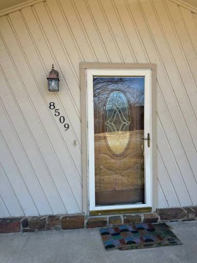 Main picture of 8509 Meadow Dr