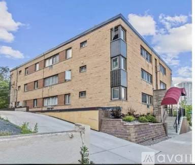 Main picture of 1800 Lasalle Ave
