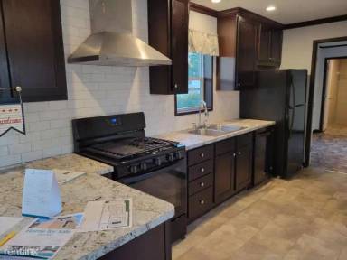 Main picture of Holiday Mobile Home Court