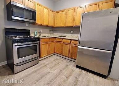 Main picture of 4220 S Michigan Ave