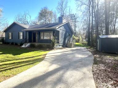 Main picture of 221 Jefferson Cir